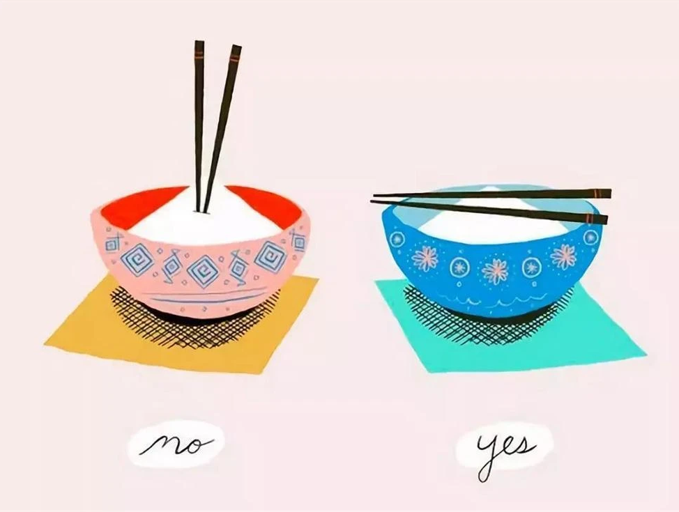 Quan niệm về ma quỷ và hoạt động ban đêm khi cắm đũa vào bát cơm